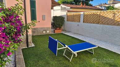 MARINA DI CARRARA_Casa indipendente con giardino