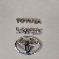 Scritta + Logo portellone posteriore Toyota Yaris