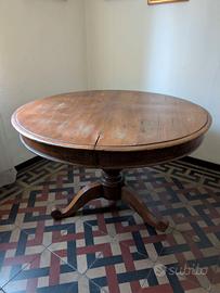 Tavolo in legno rotondo vintage