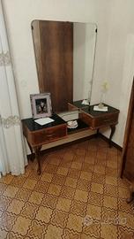 toilette con specchio