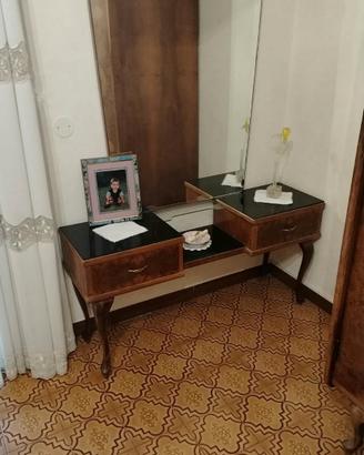 toilette con specchio