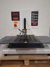 Pressa a caldo SHOCKLINE con 2 piani lavoro.