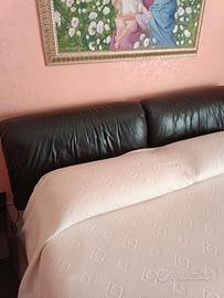 Letto matrimoniale in pelle