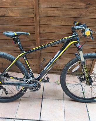Mountain Bike Fuji 29" Carbonio