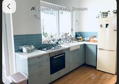 Cucina Ikea, azzurro grigio, polvere