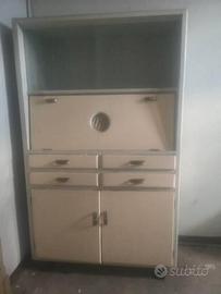 Dispensa cucina anni '50, vetri decorati e filtro