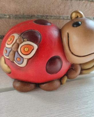 Statuina coccinella piccola con farfalla Thun 