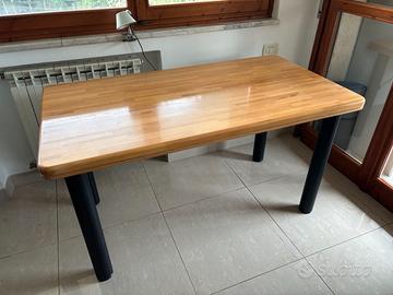 Tavolo di design fatto a mano con zampe Camar