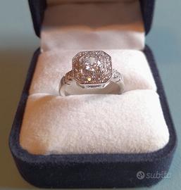 Anello stile Art Déco con zircone aureolato