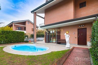 Villa di 340 m² con 5 locali e box auto doppio a S