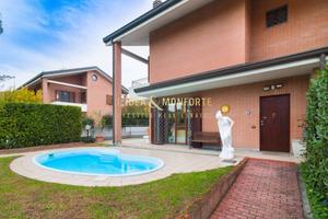 Villa di 340 m² con 5 locali e box auto doppio a S