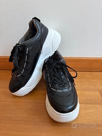 Sneakers nere e bianche taglia 40,5/41