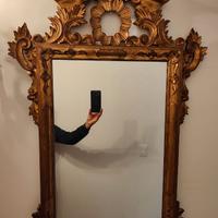 Specchio vecchio di legno