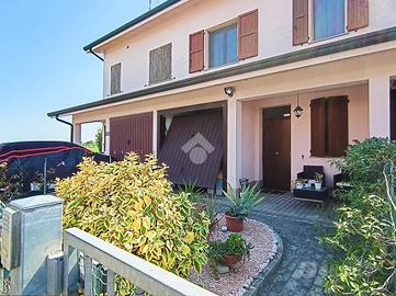 VILLA A SCHIERA A MOLINELLA