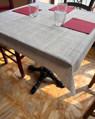 Tavolo da esterno in ghisa