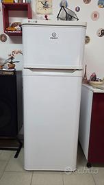 Frigorifero Indesit A+ con congelatore 