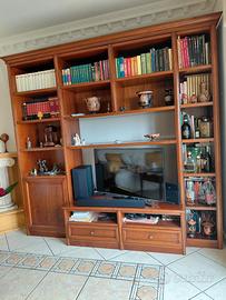 Parete attrezzata e tavolino noce  legno massello.