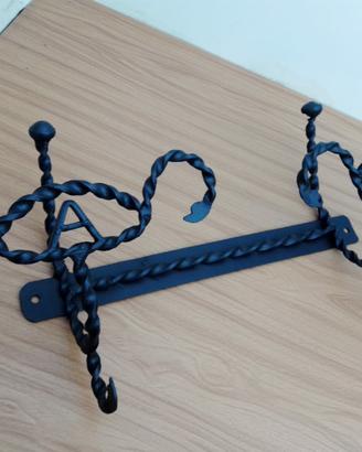 appendiabiti in ferro, stilizzato 