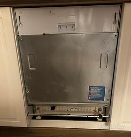 LAVASTOVIGLIE INDESIT CLASSE A+ 11 L come nuova