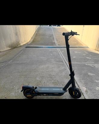 Monopattino Elettrico Segway Ninebot MAX G2