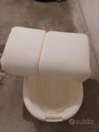 vaschetta bagno,  più materassino  per lettino. 