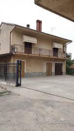 Villetta indipendente con  giardino e terreno edif