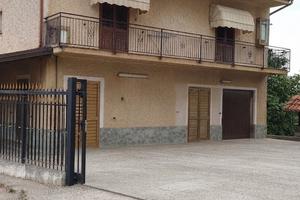 Villetta indipendente con  giardino e terreno edif
