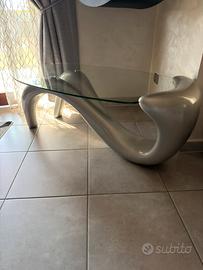 Tavolino da salotto moderno con vetro