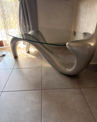 Tavolino da salotto moderno con vetro