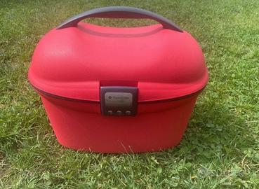 Beauty case fucsia capiente e rigido