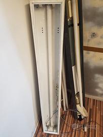 Set di plafoniere intatte da ufficio o studio