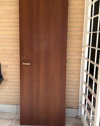 Porta completa di cornice