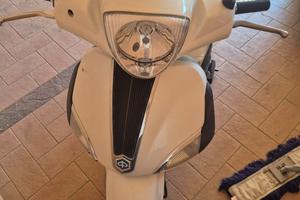 Piaggio Liberty 150 bianco e nero