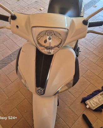 Piaggio Liberty 150 bianco e nero