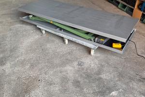 Ponte sollevatore per  moto idraulico