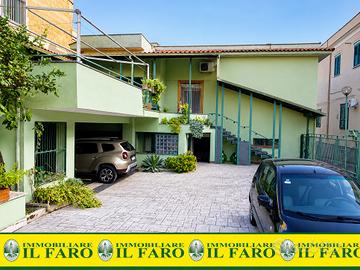 VILLA INDIPENDENTE CON GIARDINO, GIUGLIANO