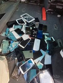 lotto cellulare tutti con schermo rotti 
