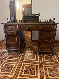 Scrivania classica in vero legnocon pian in pelle