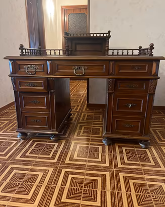 Scrivania classica in vero legnocon pian in pelle