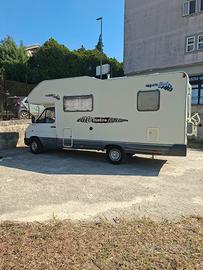 Camper tipo mansardato