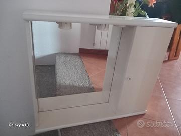 Mobile Bagno con collegamento luce