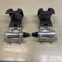 Pedali con punta piedi