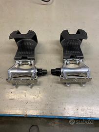 Pedali con punta piedi