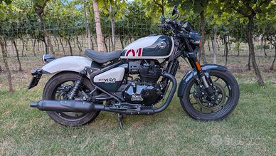 Royal Enfield Shotgun 650 Stencil White