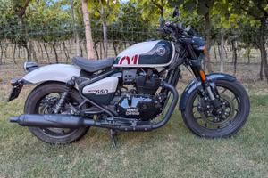 Royal Enfield Shotgun 650 Stencil White