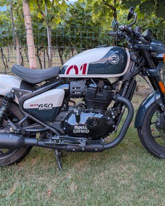 Royal Enfield Shotgun 650 Stencil White