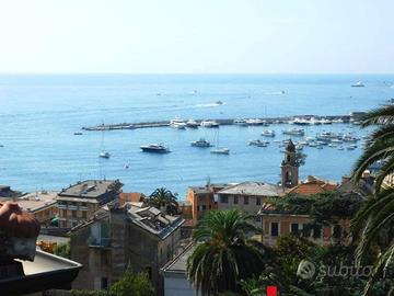 Villa di 165 m² con 5 locali e posto auto a Santa 