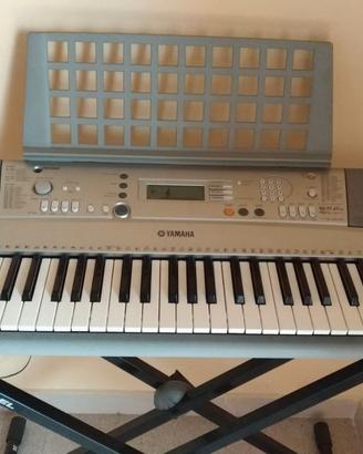 Tastiera Yamaha PSR-E303