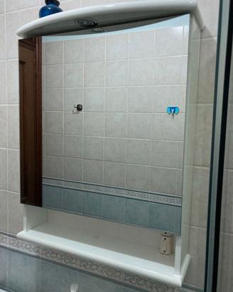 Armadietto pensile bagno con specchio e faretto