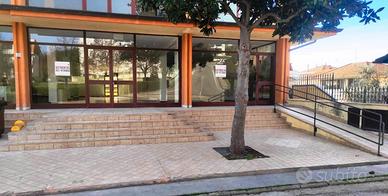 Intero Piano Terra adibito a Locale Commerciale